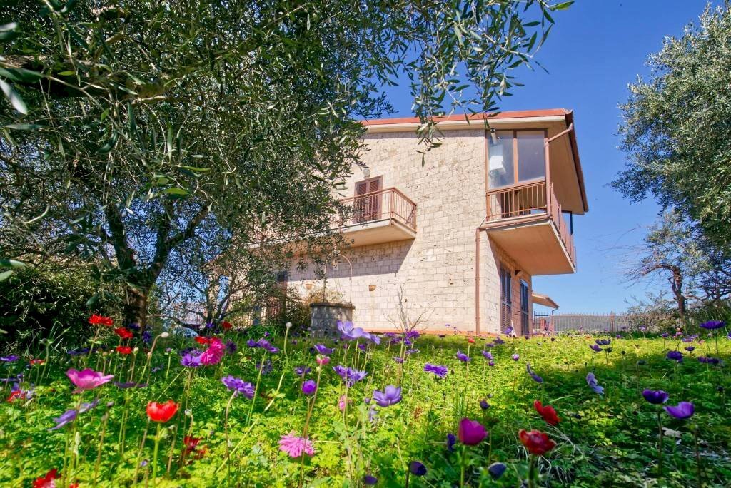 Villa a Schiera viale Madonna del Colle, Stroncone - foto 1