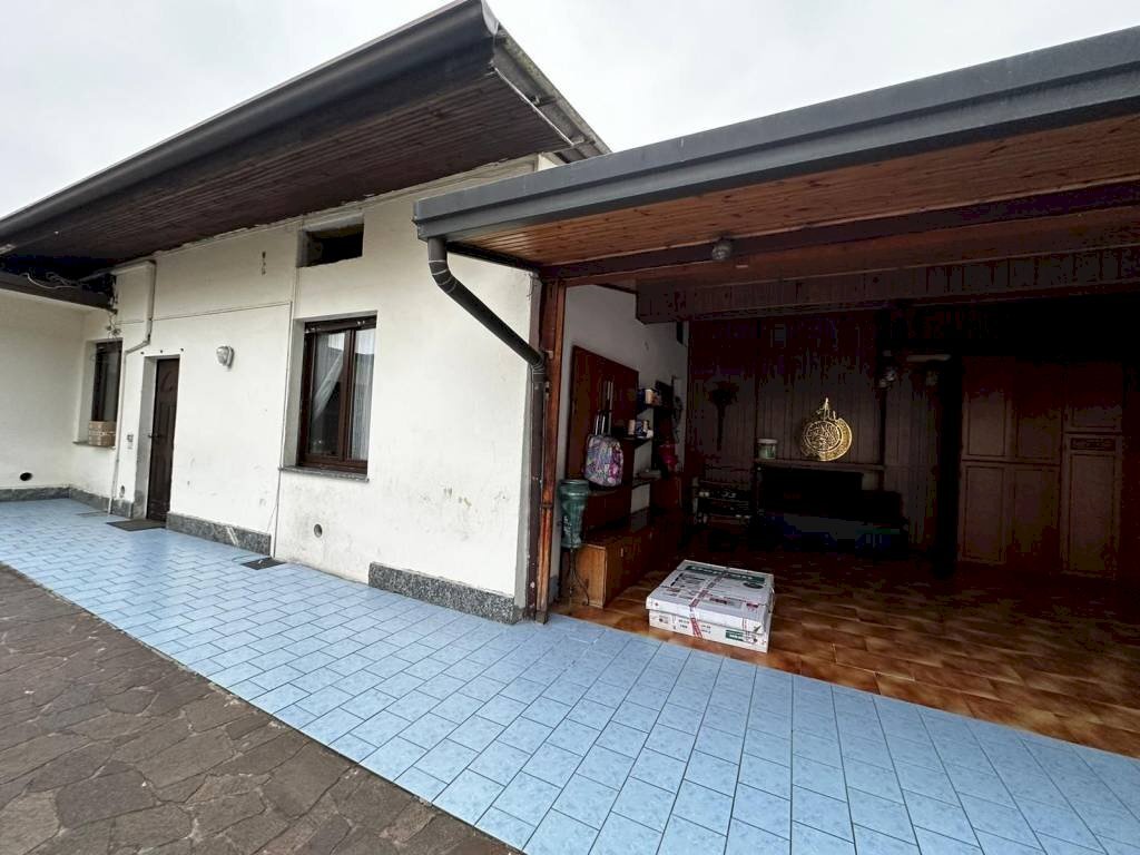 Facciata - Villa via Adriatico, 13, Samarate - foto 2