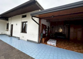 Facciata - Villa via Adriatico, 13, Samarate - foto 2