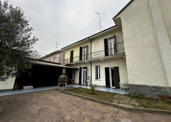 Facciata - Villa via Adriatico, 13, Samarate - foto 3