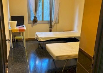 Camera da letto - Appartamento via Bartolomeo Carrea, Genova (zona Sampierdarena) - foto 12