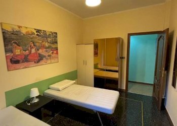 Camera da letto - Appartamento via Bartolomeo Carrea, Genova (zona Sampierdarena) - foto 15