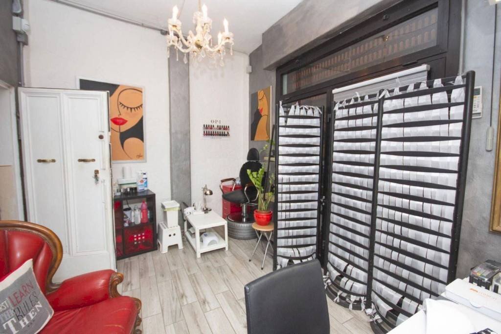 Stanza non arredata - Negozio via Mascarella, 37, Bologna (zona Irnerio) - foto 2