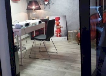 Stanza non arredata - Negozio via Mascarella, 37, Bologna (zona Irnerio) - foto 10