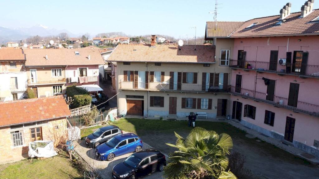 Facciata - Villa a Schiera via dei Partigiani, 5, Cossato - foto 2