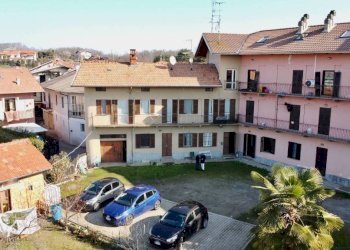 Facciata - Villa a Schiera via dei Partigiani, 5, Cossato - foto 1