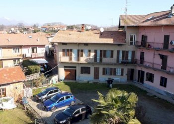 Facciata - Villa a Schiera via dei Partigiani, 5, Cossato - foto 2