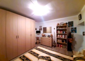 Camera da letto - Casa indipendente via Tremogge, 3, Sondrio - foto 13