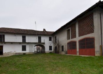 Facciata - Rustico piazza Anita Garibaldi, Vigliano d'Asti - foto 5