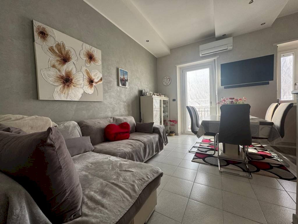 Salone - Three-room apartment via Ozegna, 17, Torino - photo 2