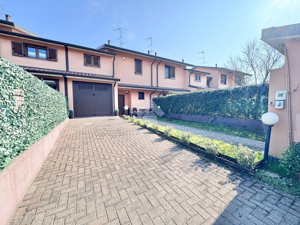 Villa a Schiera Via Padre G. Puglisi, Vernate - foto 2