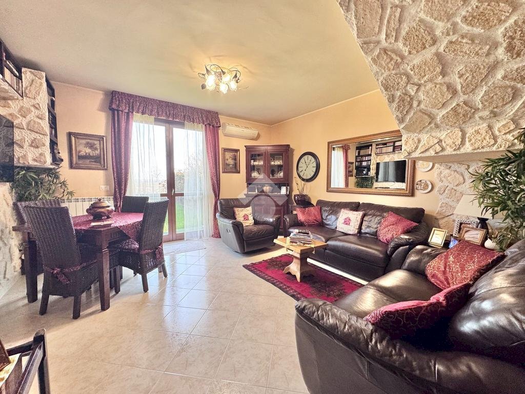 Villa a Schiera Via Padre G. Puglisi, Vernate - foto 3