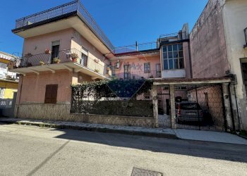 Casa indipendente via Raffaele De Cesare, Caivano - foto 1