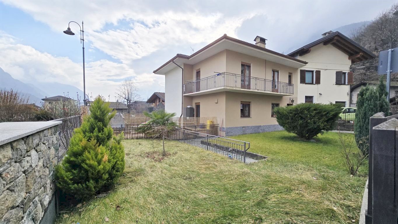 Quadrilocale Frazione Fabbrica, 152, Champdepraz - foto 1