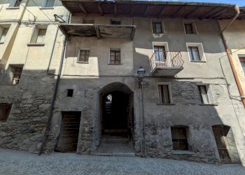 Casale Via Emile Chanoux, Chambave - photo 1