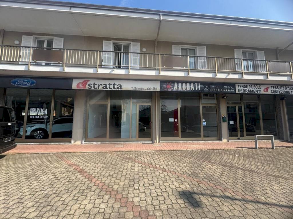 Facciata - Shop via Novara, 80, Borgomanero - photo 1