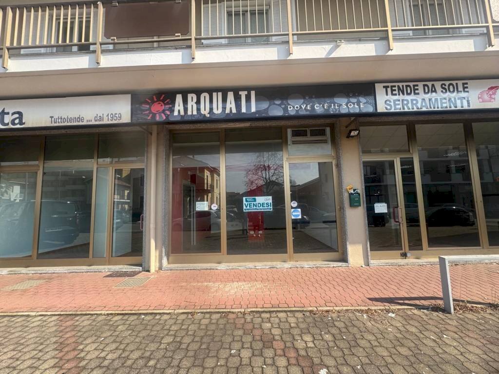 Facciata - Shop via Novara, 80, Borgomanero - photo 2