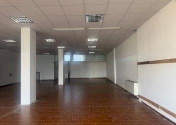 Interno non residenziale - Negozio via Novara, 80, Borgomanero - foto 4