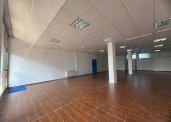 Interno non residenziale - Negozio via Novara, 80, Borgomanero - foto 5