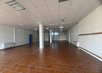 Interno non residenziale - Negozio via Novara, 80, Borgomanero - foto 6