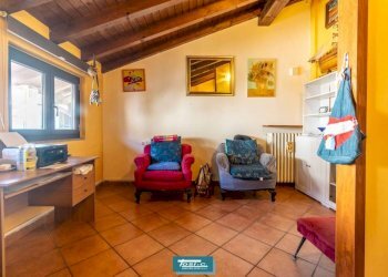 Stanza arredata - Bilocale via Vittorio Veneto, 14/G, Vaprio d'Agogna - foto 9