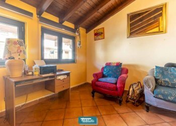 Stanza arredata - Bilocale via Vittorio Veneto, 14/G, Vaprio d'Agogna - foto 10