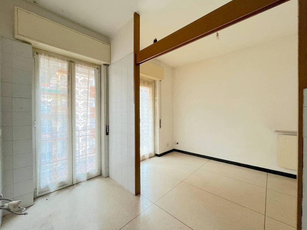 Cucina - Trilocale via Stefanina Moro, 21, Genova (zona Marassi) - foto 2