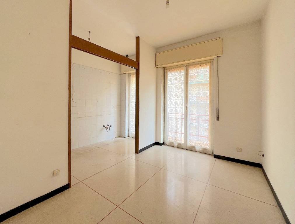 Sala da pranzo - Trilocale via Stefanina Moro, 21, Genova (zona Marassi) - foto 1