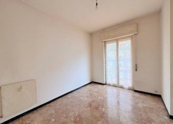 Stanza non arredata - Trilocale via Stefanina Moro, 21, Genova (zona Marassi) - foto 9