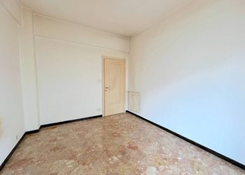 Stanza non arredata - Trilocale via Stefanina Moro, 21, Genova (zona Marassi) - foto 10