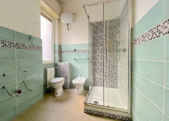 Bagno - Trilocale via Stefanina Moro, 21, Genova (zona Marassi) - foto 14