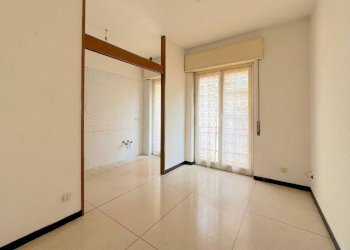 Sala da pranzo - Trilocale via Stefanina Moro, 21, Genova (zona Marassi) - foto 1