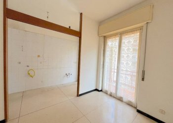 Sala da pranzo - Trilocale via Stefanina Moro, 21, Genova (zona Marassi) - foto 4