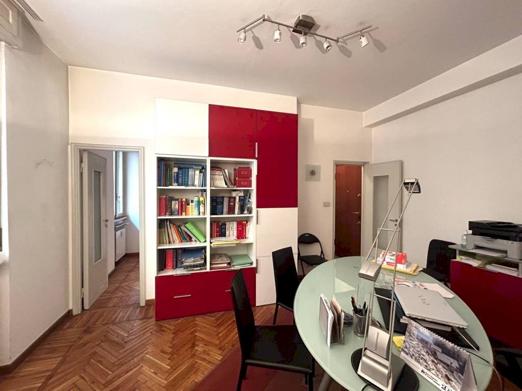 Stanza arredata - Office via Speri della Chiesa Jemoli, 18, Varese - photo 2