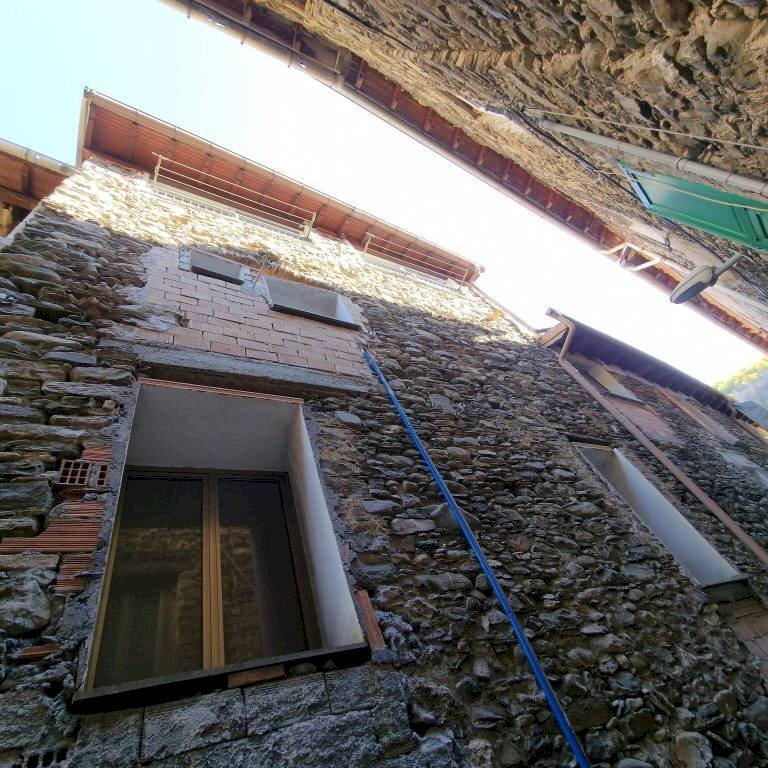 Facciata - Quadrilocale via San Bernardo, 4, Vessalico - foto 2