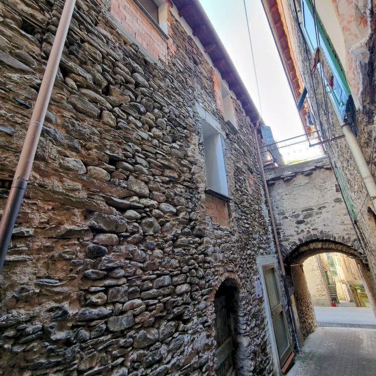 Facciata - Quadrilocale via San Bernardo, 4, Vessalico - foto 3