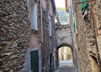 Zona - Quadrilocale via San Bernardo, 4, Vessalico - foto 1