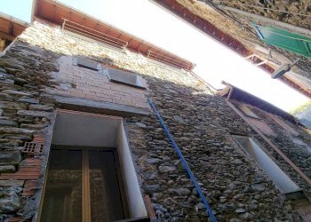 Facciata - Quadrilocale via San Bernardo, 4, Vessalico - foto 2