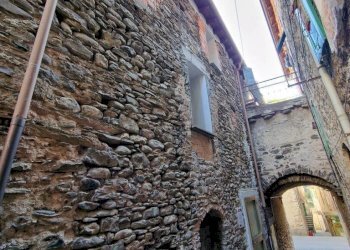 Facciata - Quadrilocale via San Bernardo, 4, Vessalico - foto 3