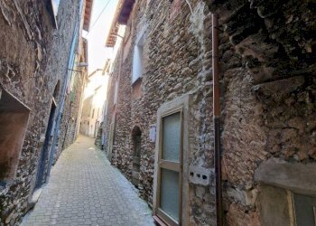 Zona - Quadrilocale via San Bernardo, 4, Vessalico - foto 5