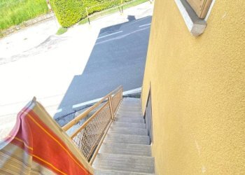 scala esterna - Casa semi indipendente Frazione Villaretto, 8, Roure - foto 14