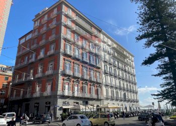 Appartamento Piazza della Vittoria, Napoli (zona San Ferdinando) - foto 2