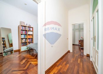 Appartamento Piazza della Vittoria, Napoli (zona San Ferdinando) - foto 14