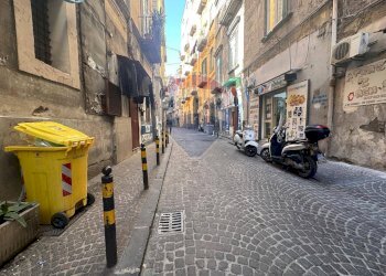 Bilocale Napoli (zona Avvocata) - foto 1