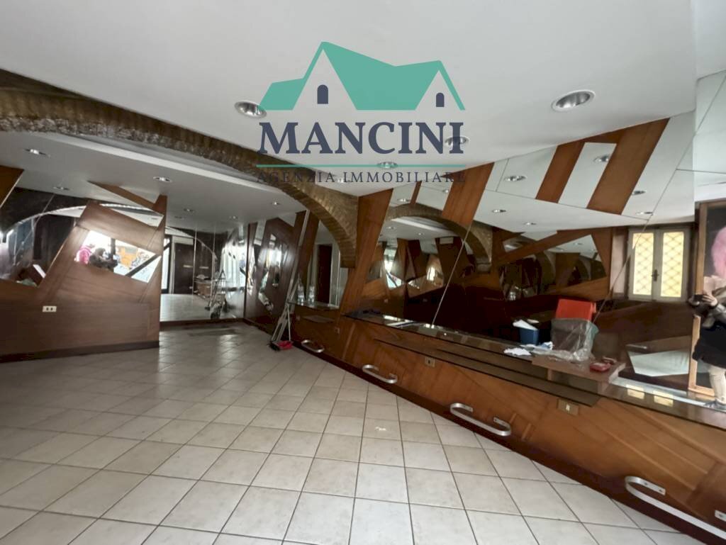 Locale Commerciale corso matteotti 66, Jesi - foto 1