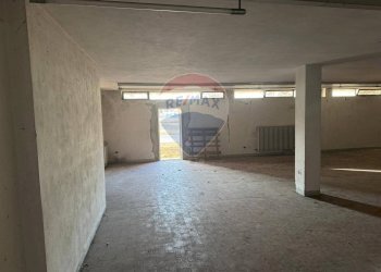 Locale Commerciale Primo Maggio, Buscate - foto 3