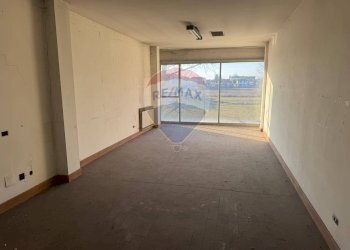 Locale Commerciale Primo Maggio, Buscate - foto 8