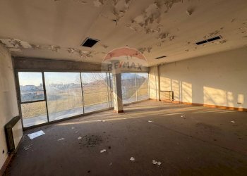 Locale Commerciale Primo Maggio, Buscate - foto 9