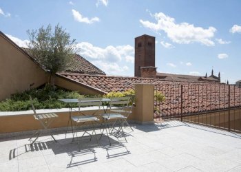 Balcone - Appartamento via Vittorio Emanuele II, 38, Chieri - foto 1