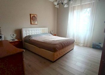 Camera da letto - Quadrilocale via Fratelli Cervi, Montelupo Fiorentino - foto 9